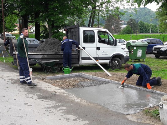 Uređeni platoi za kontejnere na dvije lokacije u gradu