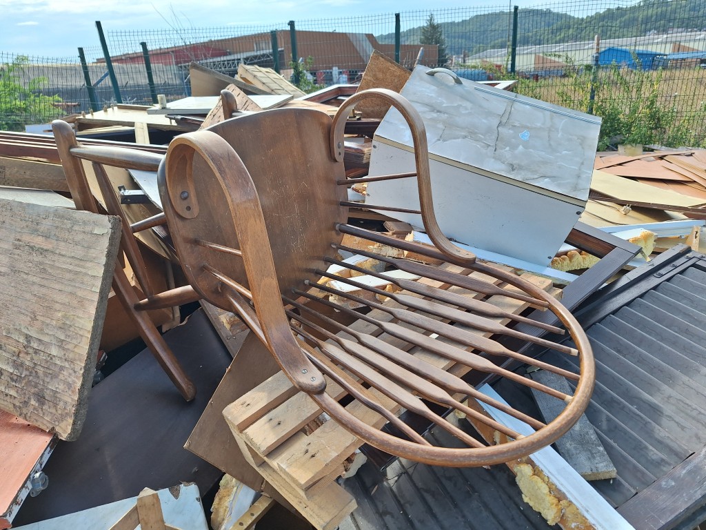 U reciklažna dvorišta privremeno ne zaprimamo glomazni otpad