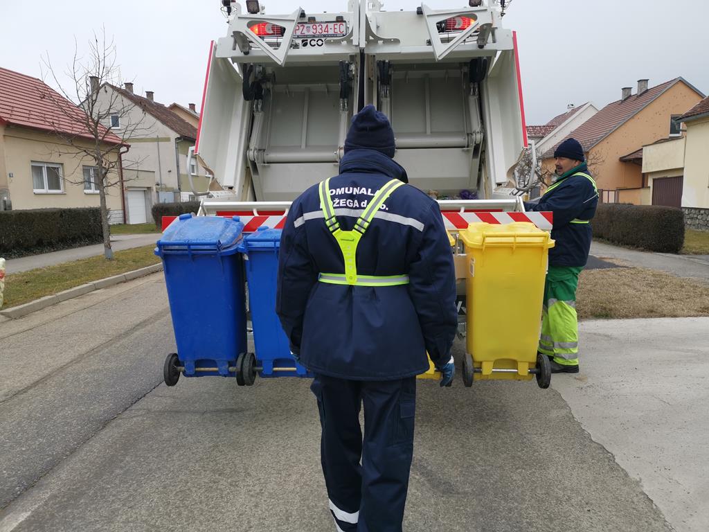 EU projekt: Novim komunalnim vozilom istovremeno se, u dvije odvojene komore, prikuplja papir i plastika