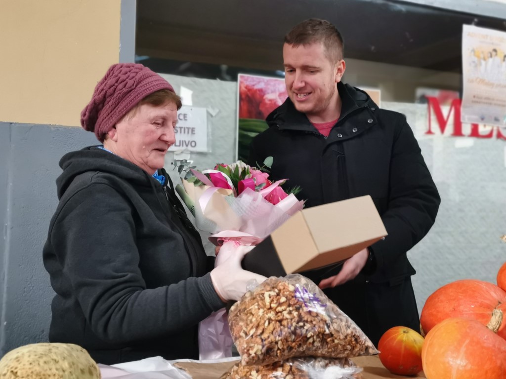 Marija na požeškoj tržnici prodaje 50 godina: „Djeca su bila mala i morala sam zaraditi kako bi ih prehranila“